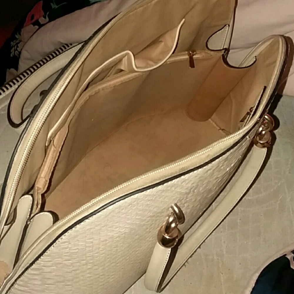 Handbag - Picture 2 of 3